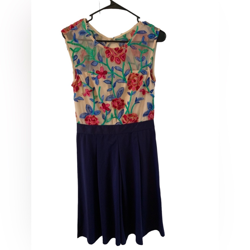 Acevog Embroidered Top‎ Dress With Blue Bottom Small NWT